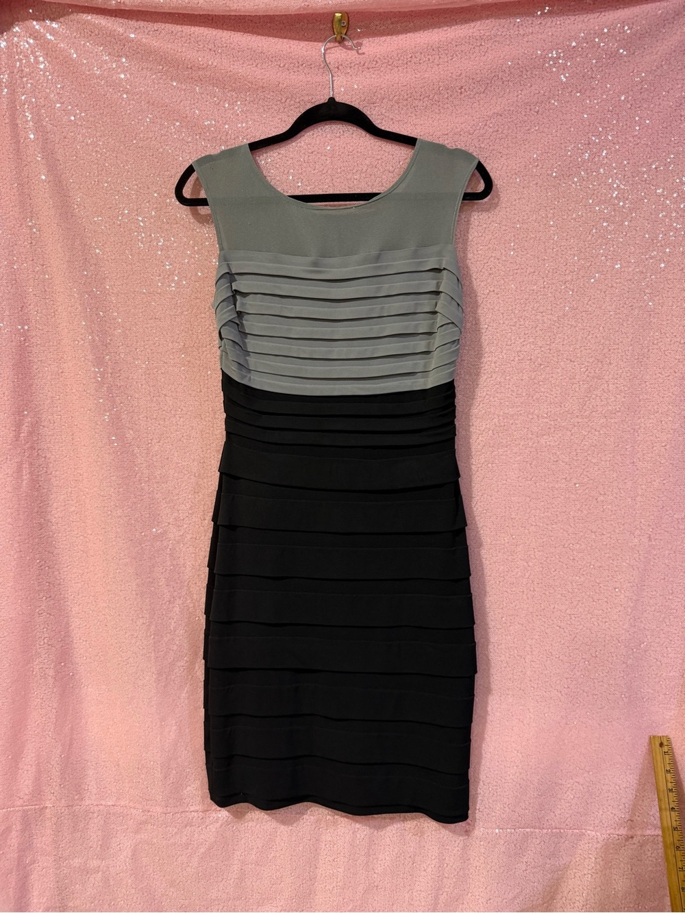 Sleeveless Grey and Black Layered Bodycon Dress O1